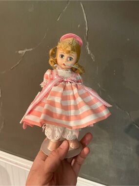 Madame Alexander 8-in Lollipop Munchkin doll from Wizard of Oz collection #14513